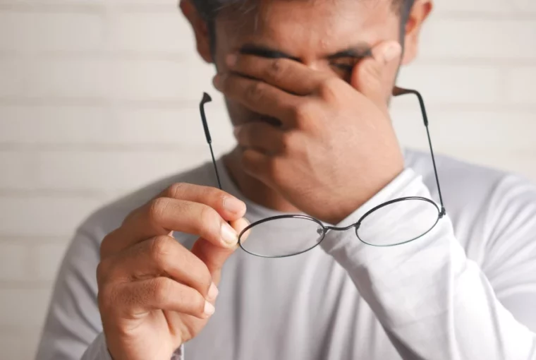 8 Daily Habits That Are Ruining Your Eyesight