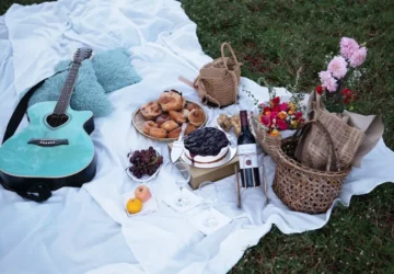 The Perfect Picnic Blanket Setup